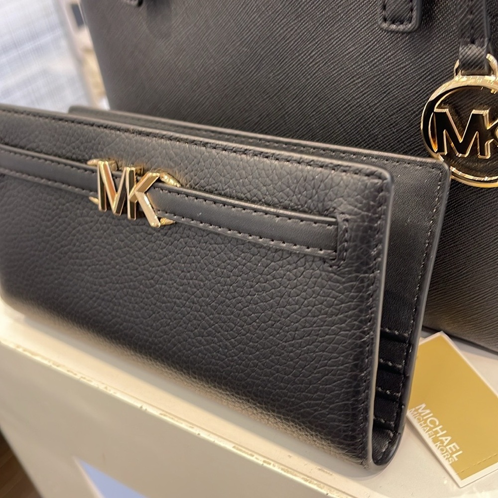 Michael Kors Reed Large Bifold Pebbled Leather Snap Wallet Card Case
Black
NWT - Picture 2 of 16